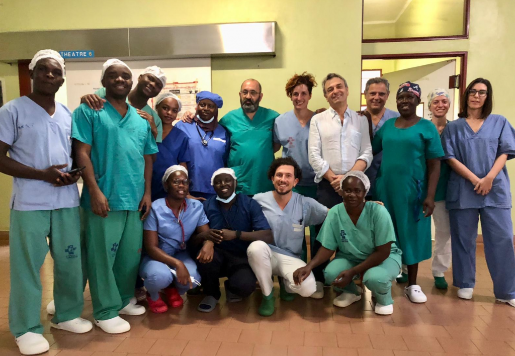 Volontari di Careggi e ASLTC per formare medici in Uganda, dal 2012 circa 500 interventi alla tiroide in collaborazione con l’Università di Gulu
